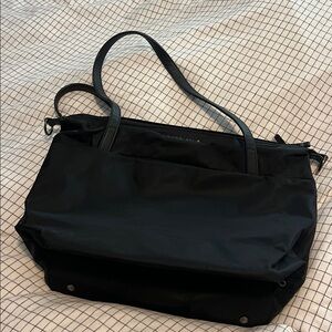 ✨[Nomad Lane] Origami 4-in-1 Tote Convertible Black with gray interior.